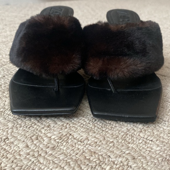 Zara Black Squared Toe Faux Fur Mules Heeled Thong Sandals Heels Sz 6.5 - Picture 11 of 14